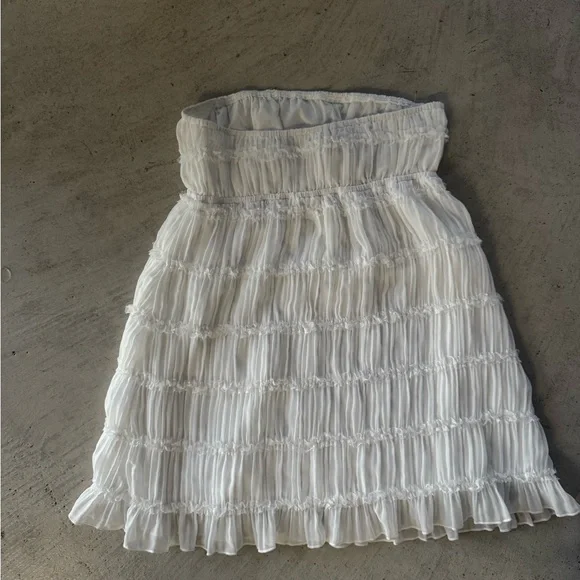 Elegant White Pleated Skirt - Picture 2 of 3